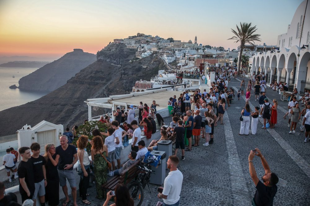 Touristen auf Santorin