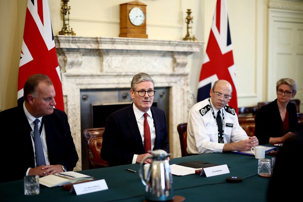 Der britische Premierminister Keir Starmer trifft Polizeiverantwortliche