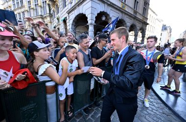 Remco Evenepoel beim Bad in der Menge