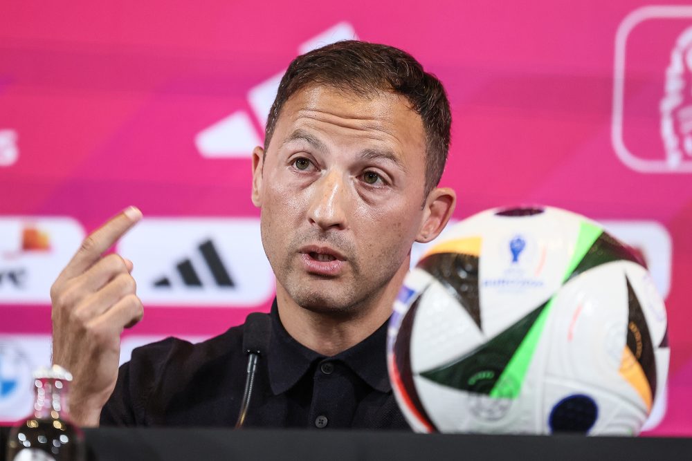 Belgiens Cheftrainer Domenico Tedesco während der Pressekonferenz der belgischen Fußballnationalmannschaft der Roten Teufel zur Bekanntgabe der Auswahl für die kommenden Spiele der Nations League