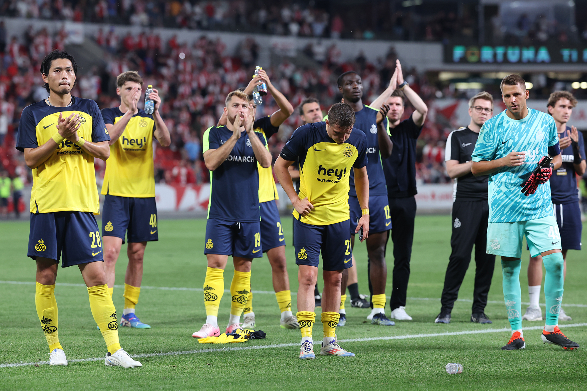 Enttäuschte Gesichter bei der Union Saint-Gilloise nach der 1:3-Niederlage bei Slavia Prag