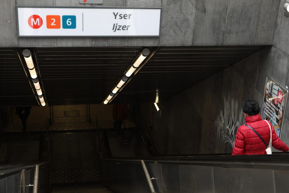 Eingang zur Metrostation Yser in Brüssel