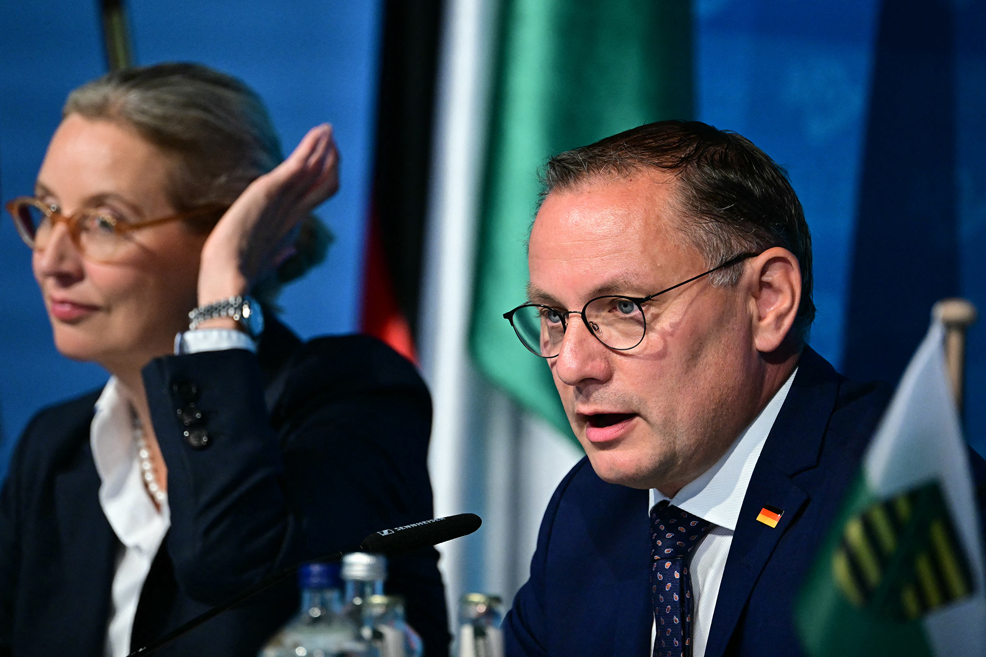 Die Parteivorsitzenden der rechtsextremen Alternative für Deutschland (AfD), Alice Weidel und Tino Chrupalla, bei einer Pressekonferenz in Berlin