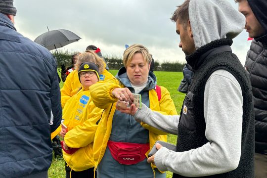 Cap48: Auch bei der East Belgian Rallye haben die Freiwillgen Socken und Post-its verkauft