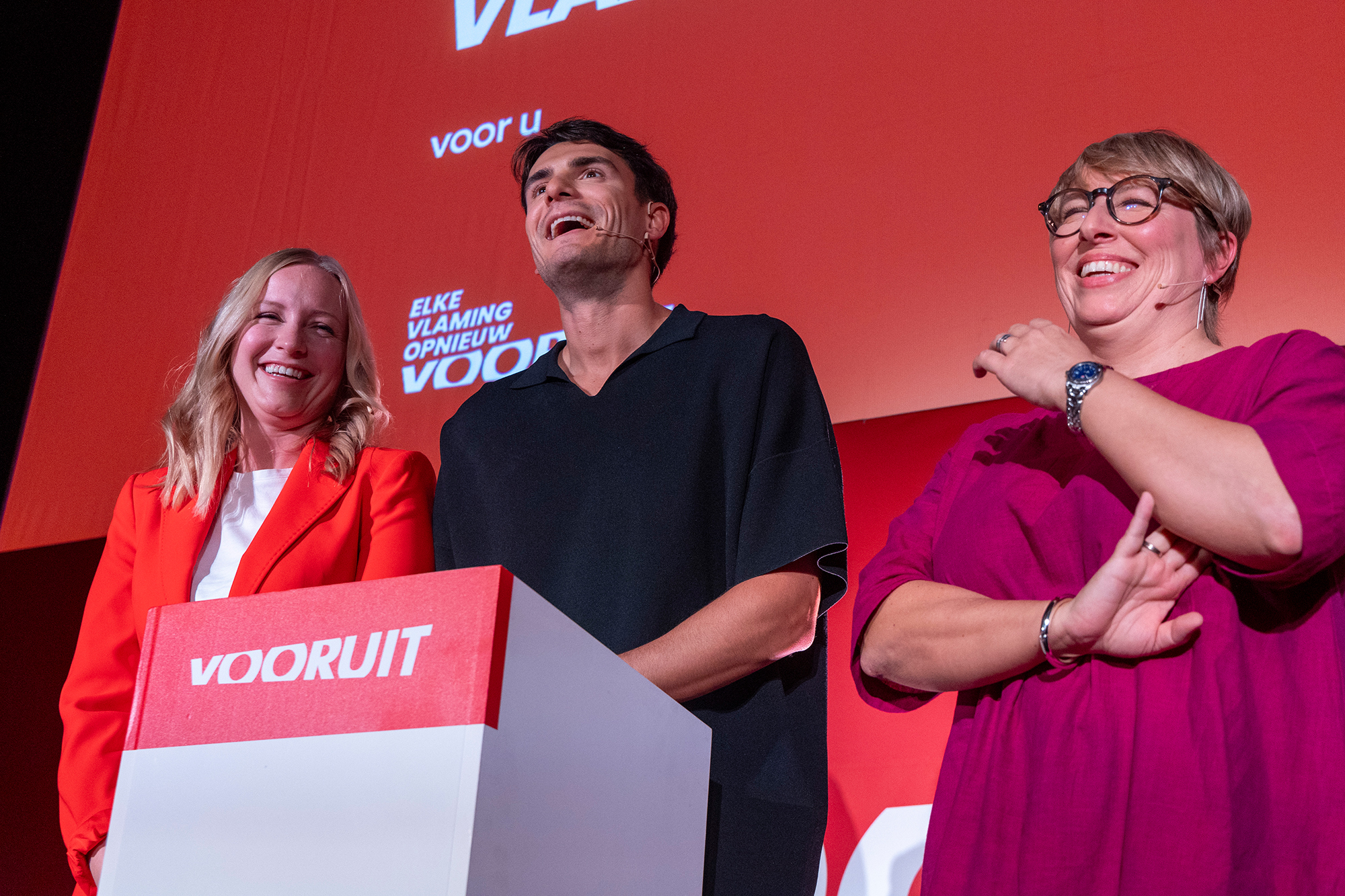 Melissa Depraetere, Conner Rousseau und Caroline Gennez am Samstag beim Parteikongress von Vooruit