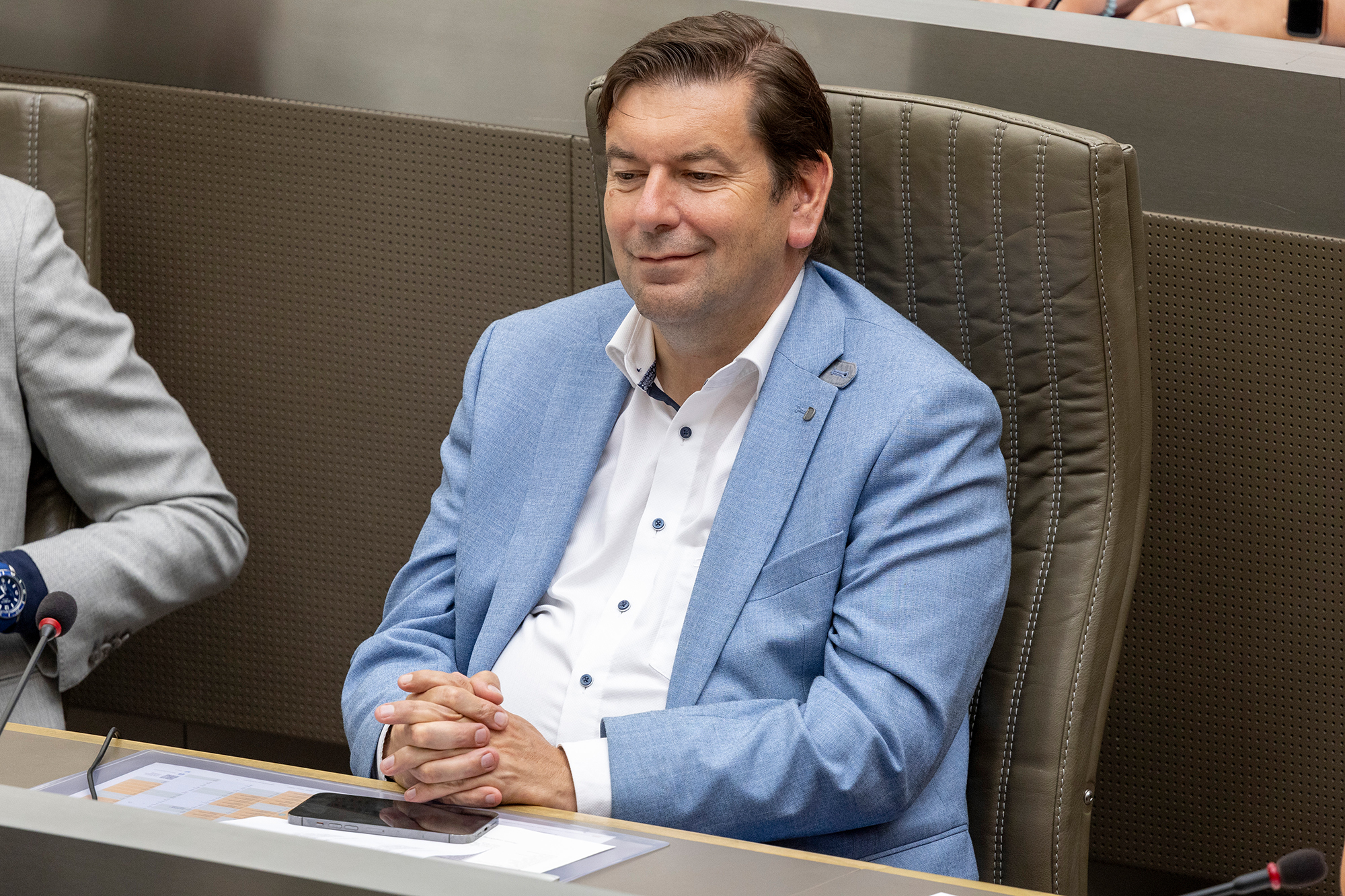 Der CD&V-Abgeordnete Bart Dochy im flämischen Parlament in Brüssel am 2. Juli (Bild: Nicolas Maeterlinck/Belga)