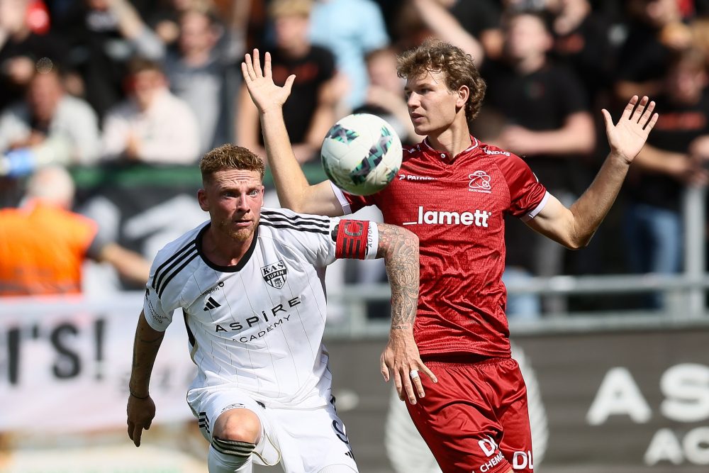 Eupen's Renaud Emond and Essevee's Lukas Willen fight for the ball during a soccer match between KAS Eupen and Zulte Waregem, in Eupen, on the fourth day of the 2024-2025 season of the 'Challenger Pro League' second division of the Belgian championship, Sunday 15 September 2024. BELGA PHOTO BRUNO FAHY