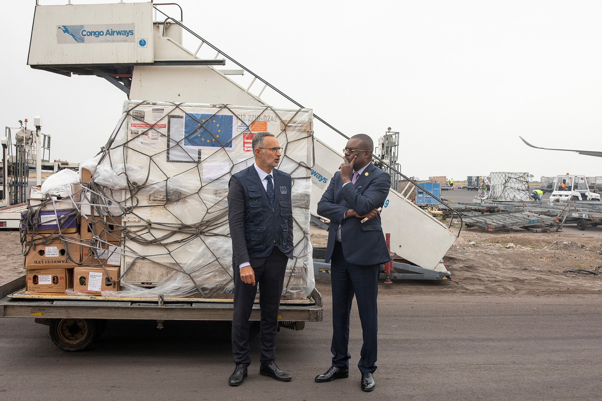 Am Donnerstag sind schon Impfdosen aus der EU in Kinshasa angekommen