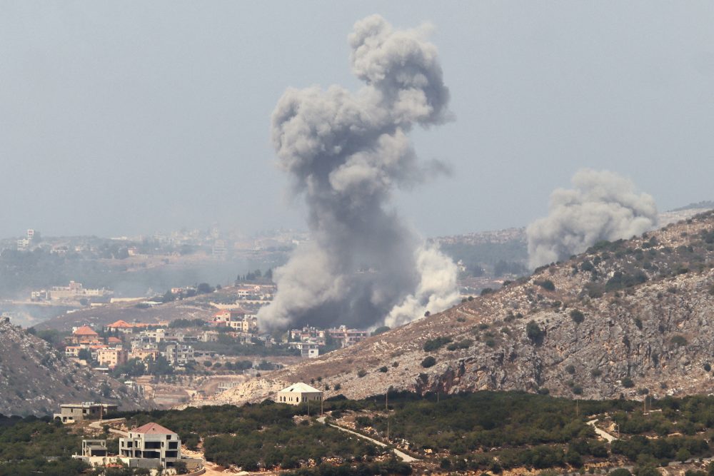 Rauch nach einem Raketeneinschlag in Khiam, im Süden des Libanon, am Montag