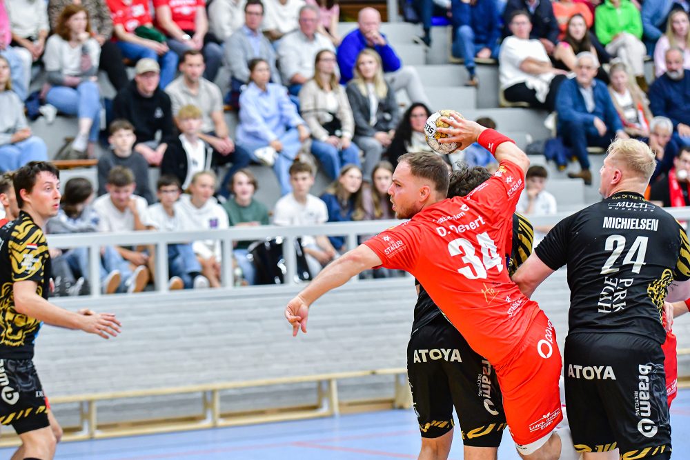 Im ersten Heimspiel der neuen Saison verlor die KTSV Eupen gegen den HV Aalsmeer - auf dem Bild setzt KTSV-Spieler David Denert zum Wurf an