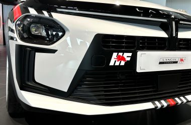 Mehrfach auf dem Auto zu sehen: Das HF-Logo mit dem roten Elefanten, das für die Motorsport-Abteilung steht