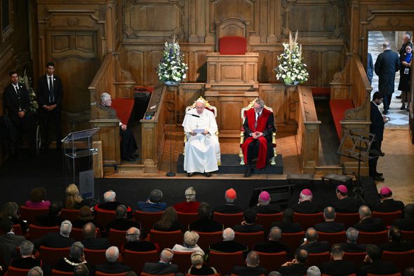 Papst Franziskus in der Uni Leuven