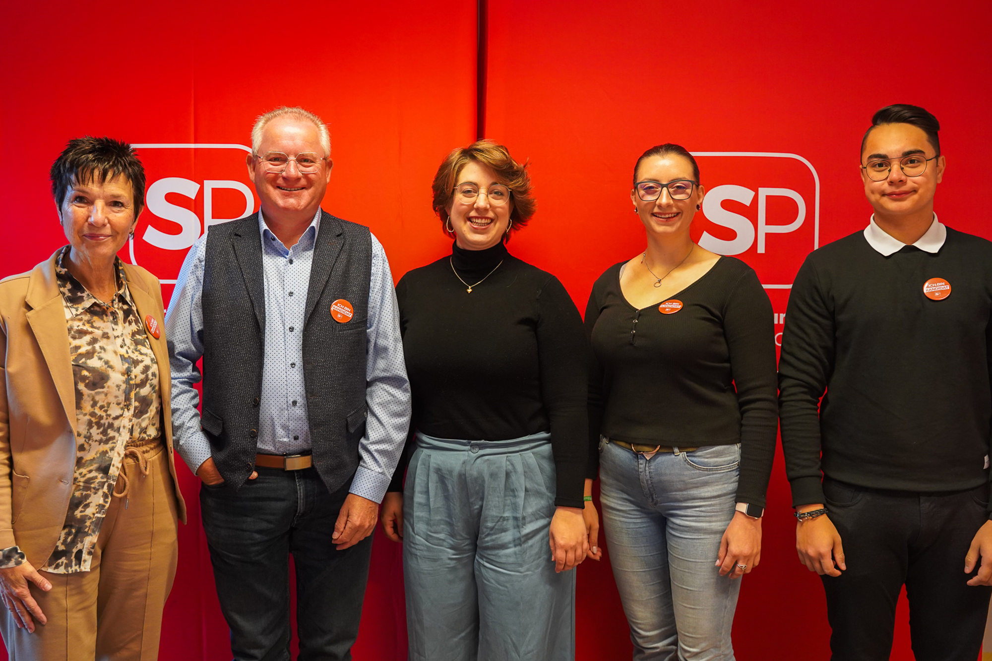 Die Kandidaten der SP Ostbelgien für die Provinzwahl: Ilona Wetzels-Beckers, Spitzenkandidat Alfred Ossemann, SP-Präsidentin Linda Zwartbol, Michelle Jost und James Wagner (Bild: SP Ostbelgien)