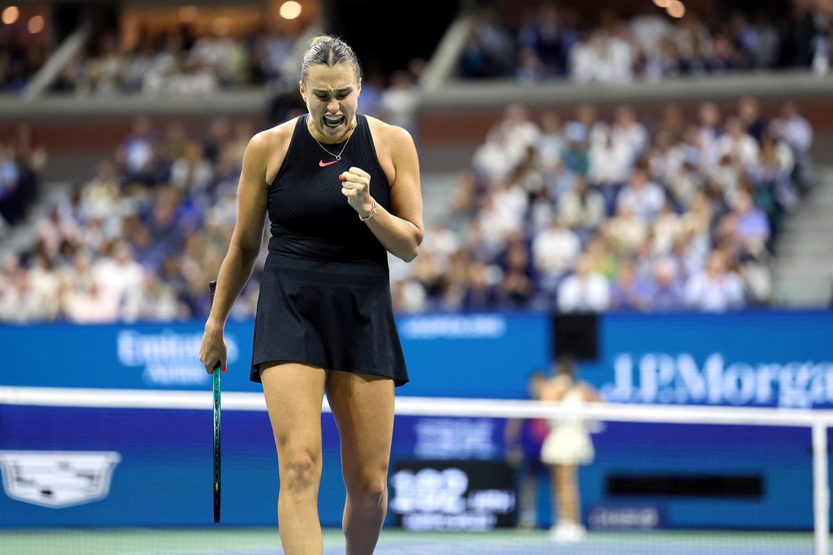 Aryna Sabalenka aus Belarus feiert einen gewonnenen Punkt gegen Emma Navarro aus den USA während des Halbfinalspiels der Damen am elften Tag der US Open