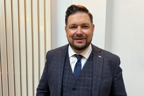 Der Parteivorsitzende der PFF, Sacha Brandt