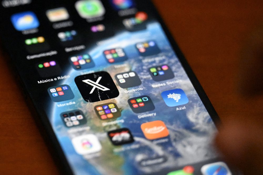 Logo der X-App auf einem Smartphone