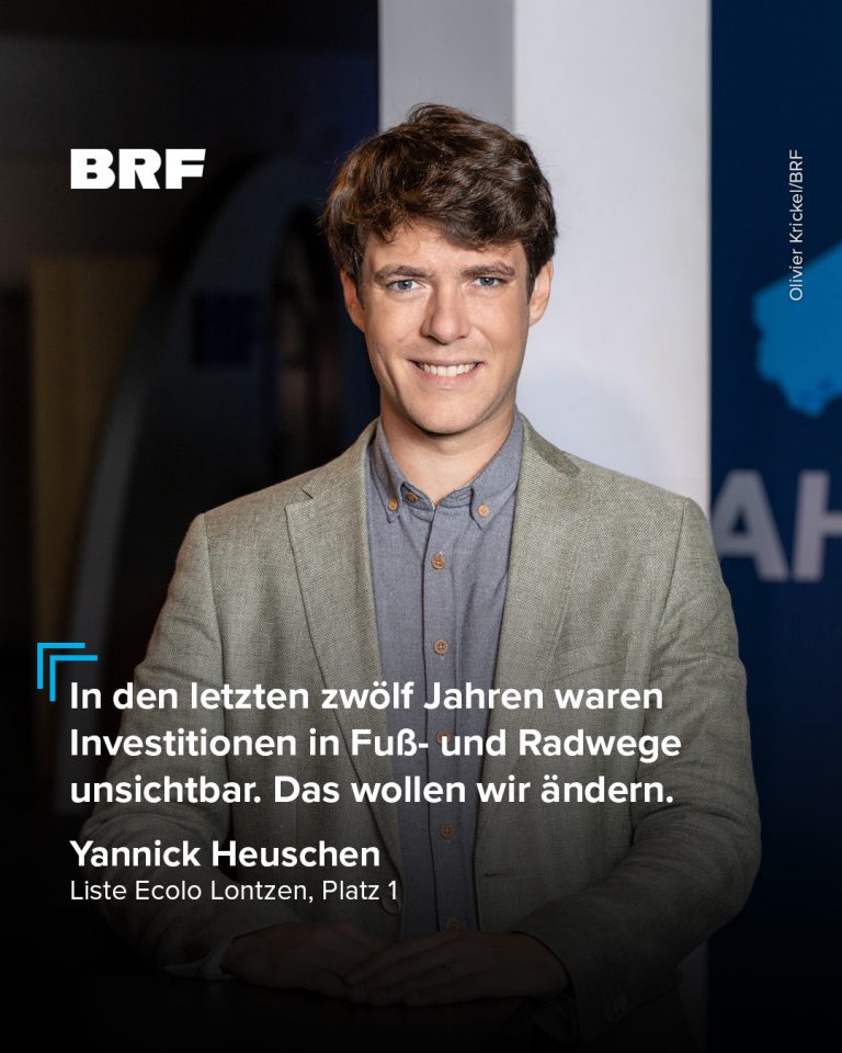 Yannick Heuschen (Liste Ecolo Lontzen) - auf dem Bild steht folgendes Zitat: "In den letzten zwölf Jahren waren Investitionen in Fuß- und Radwege unsichtbar. Das wollen wir ändern."