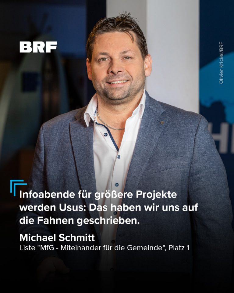 Michael Schmitt von der Liste "MfG - Miteinander für die Gemeinde" - auf dem Bild steht ein Zitat von ihm aus der Debatte: "Infoabende für größere Projekte werden Usus: Das haben wir uns auf die Fahnen geschrieben."