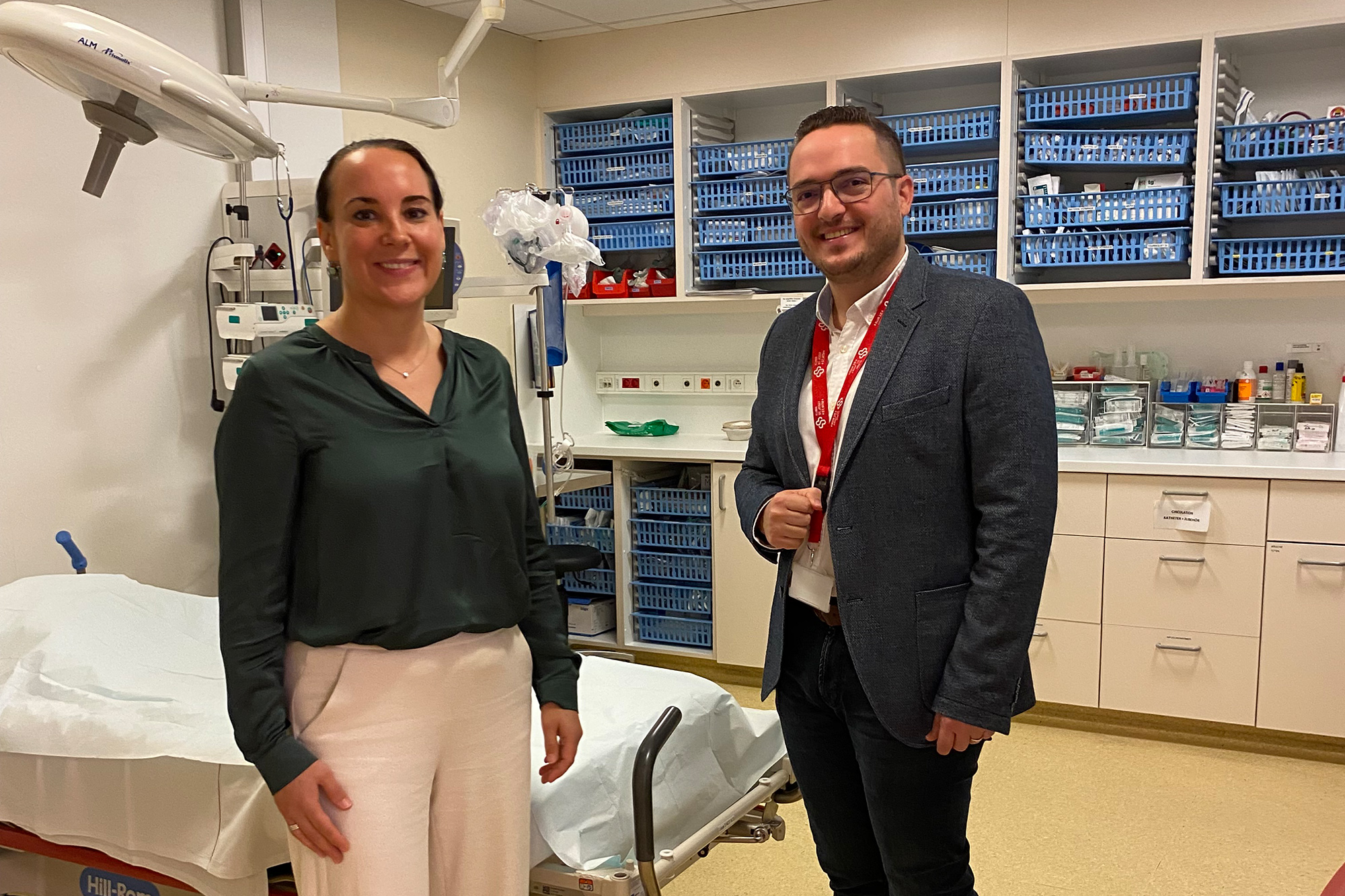 Gesundheitsministerin Lydia Klinkenberg mit Gaëtan Dumoulin, Direktor der Klinik St. Josef