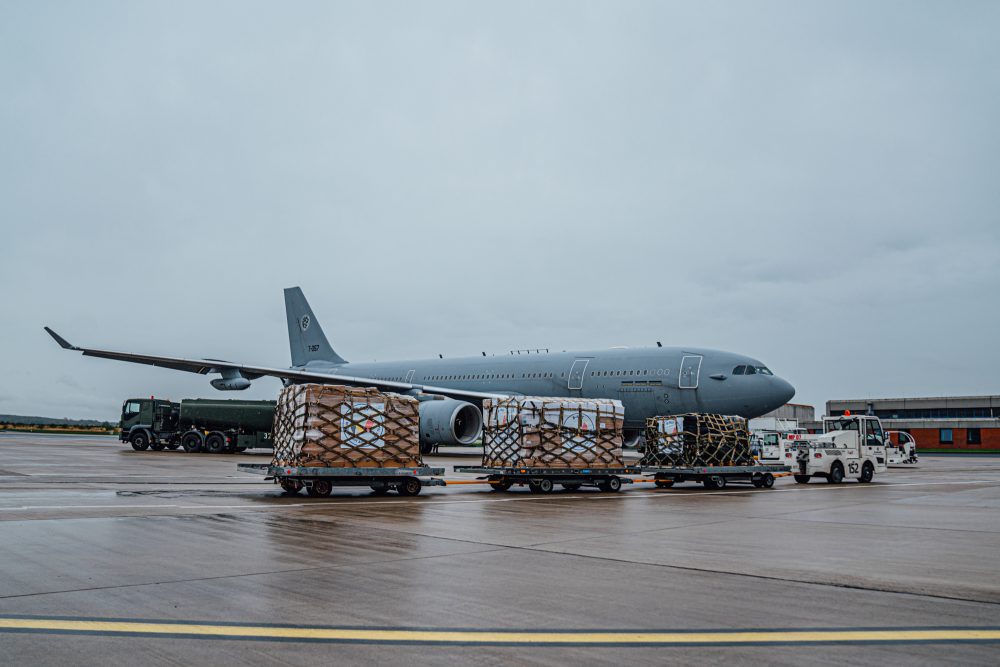 Die Militärmaschine vor dem Abflug in Köln