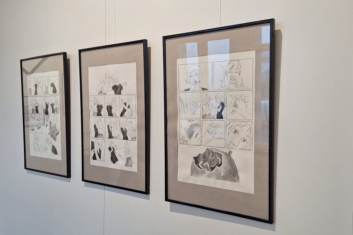 Einige der im Museum ausgestellten Comic-Bilder hängen eingerahmt an der Wand