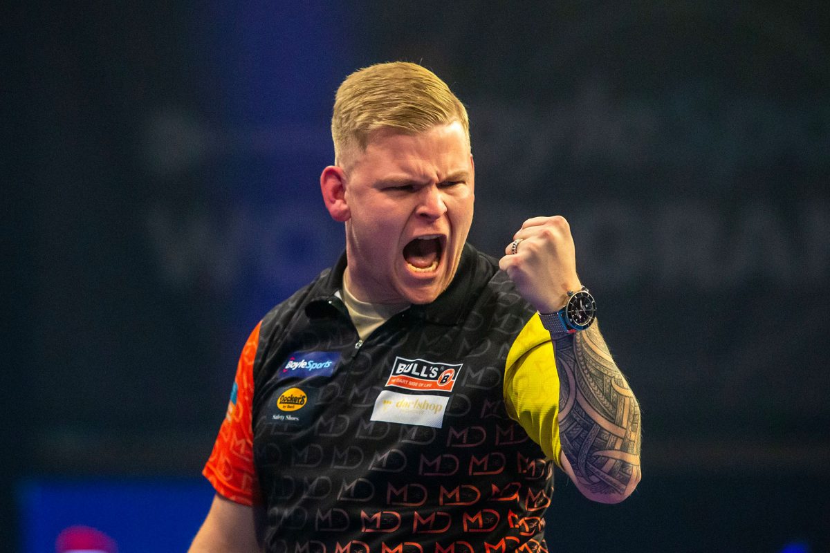 Mike De Decker gewinnt das Finale des World Grand Prix Darts gegen Titelverteidiger Luke Humphries