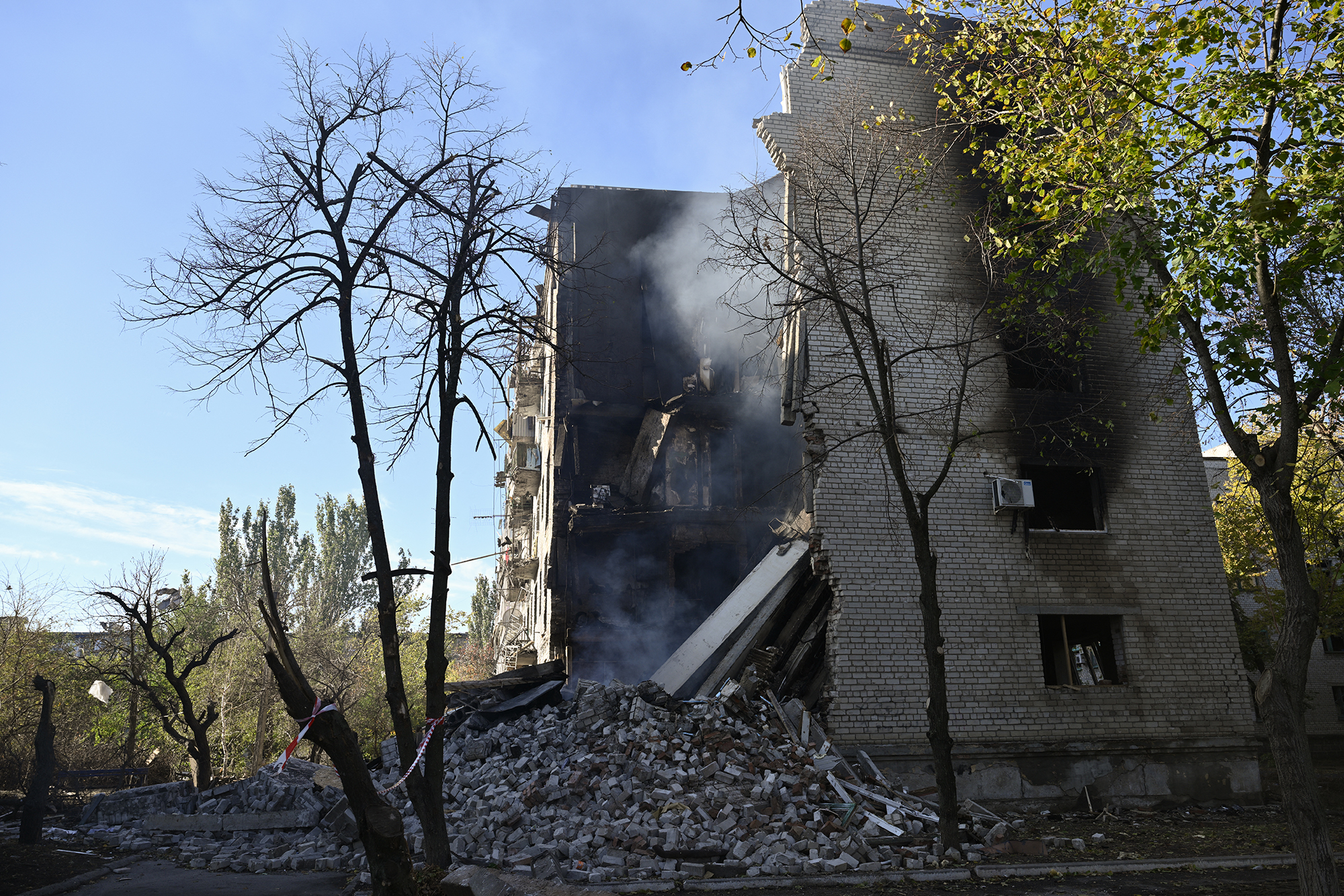 Zerstörtes Gebäude in der Region Donezk