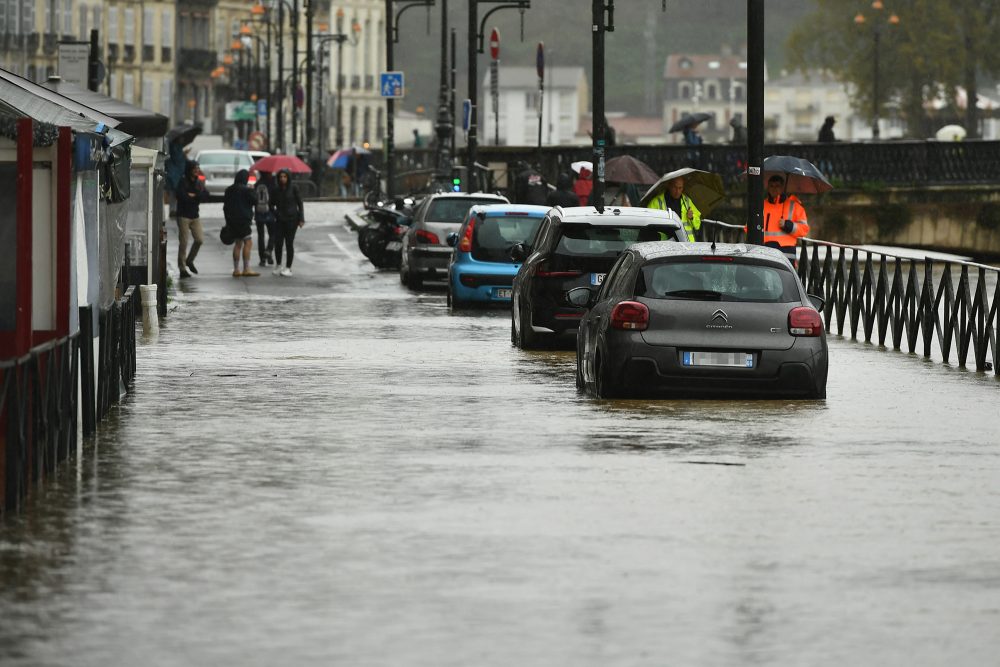 Überschwemmte Straße in Bayonne