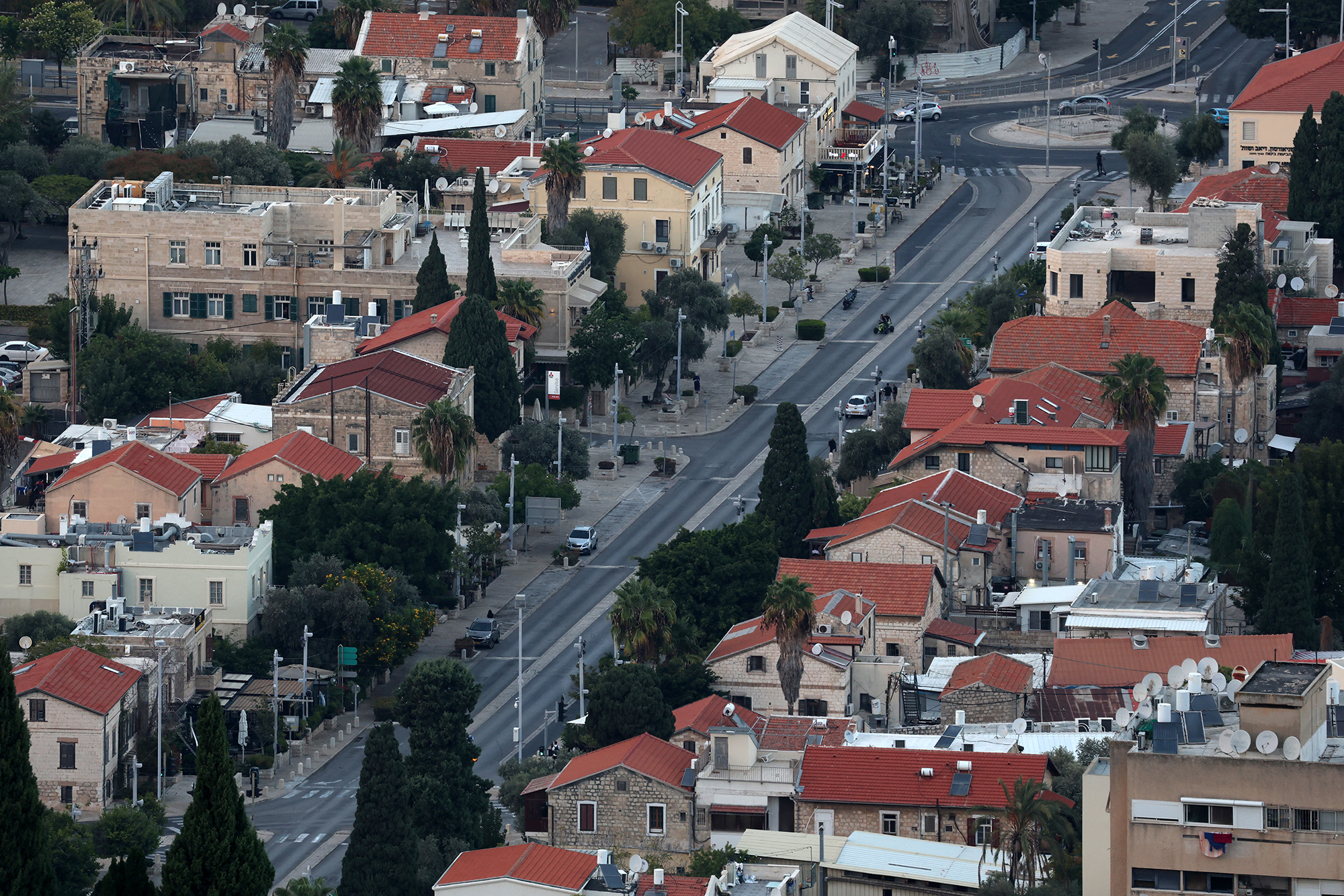 Verlassene Straße in Haifa zum Beginn von Jom Kippur