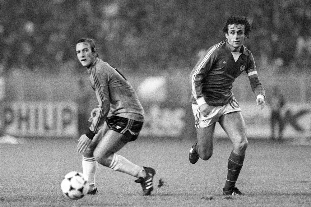 Johan Neeskens und Michel Platini bei einem Länderspiel zwischen Frankreich und den Niederlanden 1981