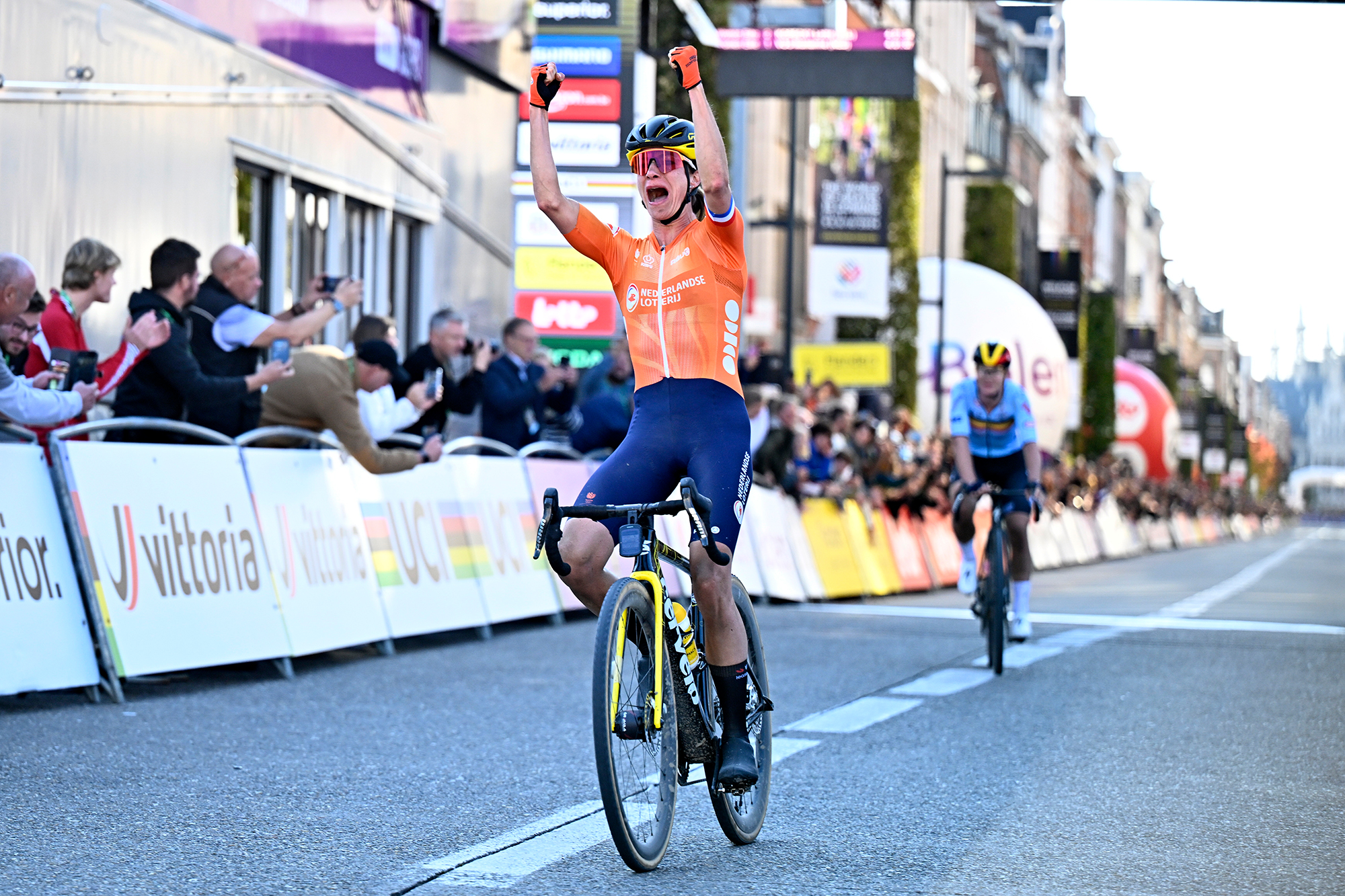 Marianne Vos gewinnt Gravel-WM in Löwen vor Lotte Kopecky