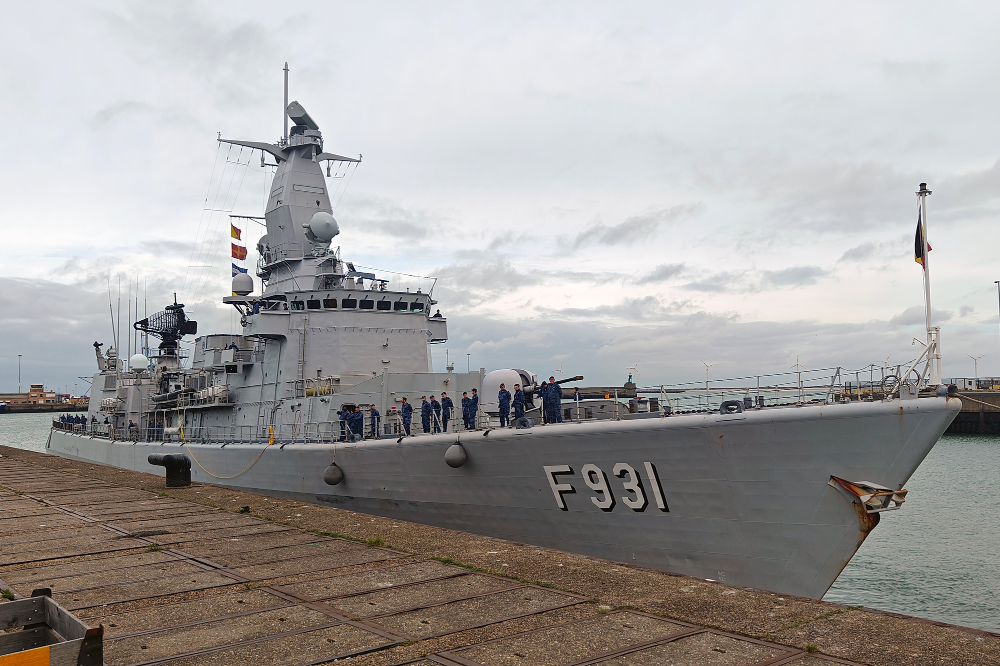 Die Fregatte Louise-Marie vor dem Start im Hafen von Zeebrugge