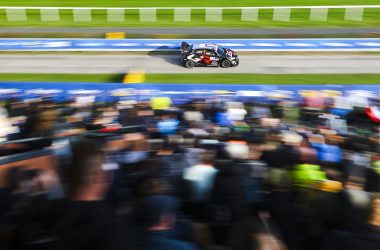 Sébastien Ogier/Vincent Landais bei der ersten Wertungsprüfung auf der Trabrennbahn Velka Chuchle