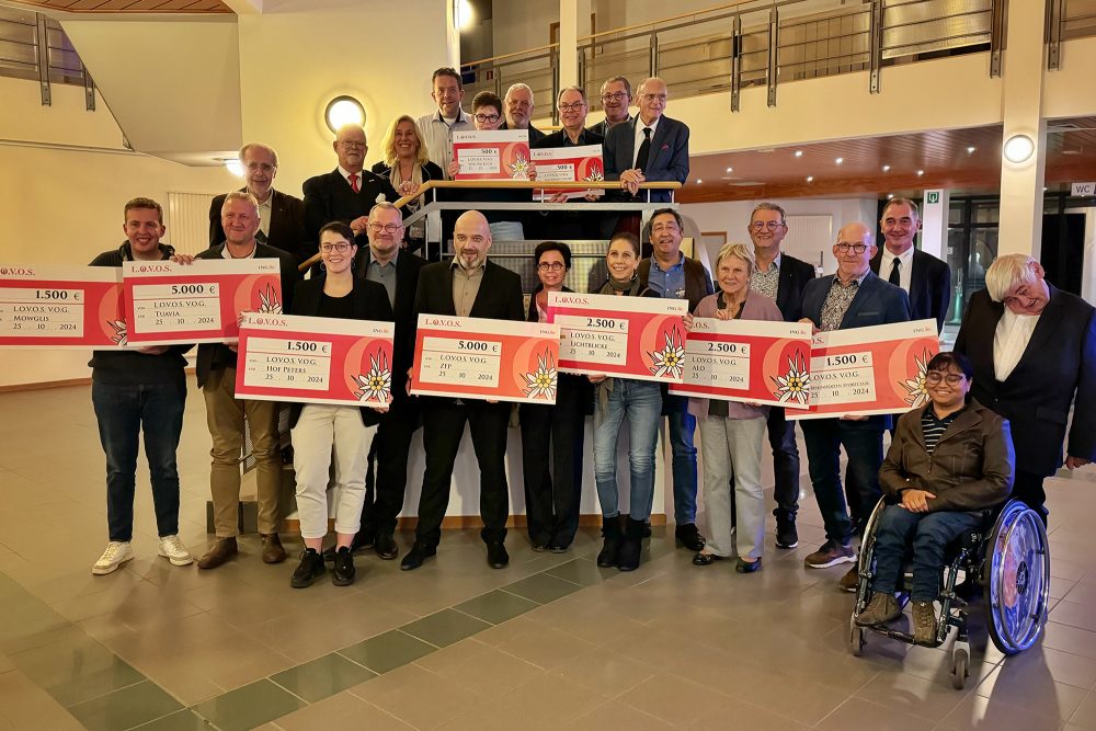 Gruppenbild zur Tirolerfest-Scheckübergabe im BRF-Funkhaus