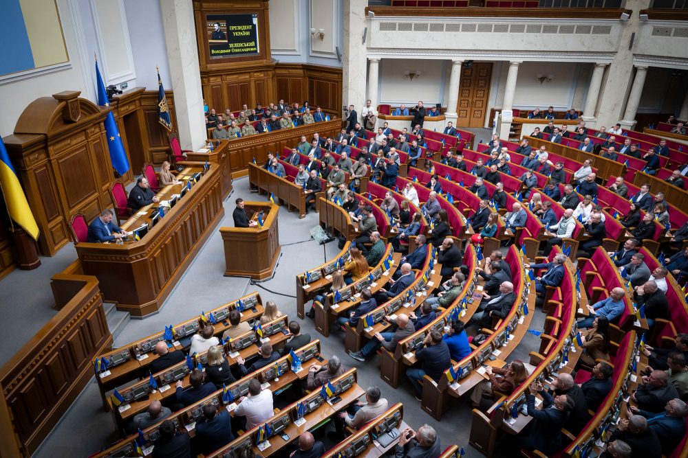 Der ukrainische Präsident Selenskyj spricht zu den Abgeordneten des ukrainischen Parlamentes