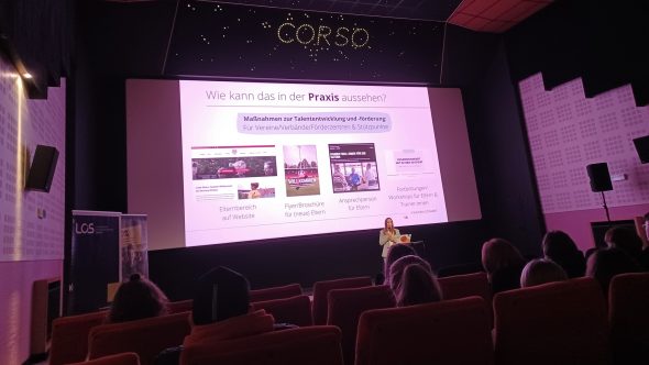 Referat von Dr. Valeria Eckardt zum Thema Talententwicklung im Sport im Kino Corso in St. Vith