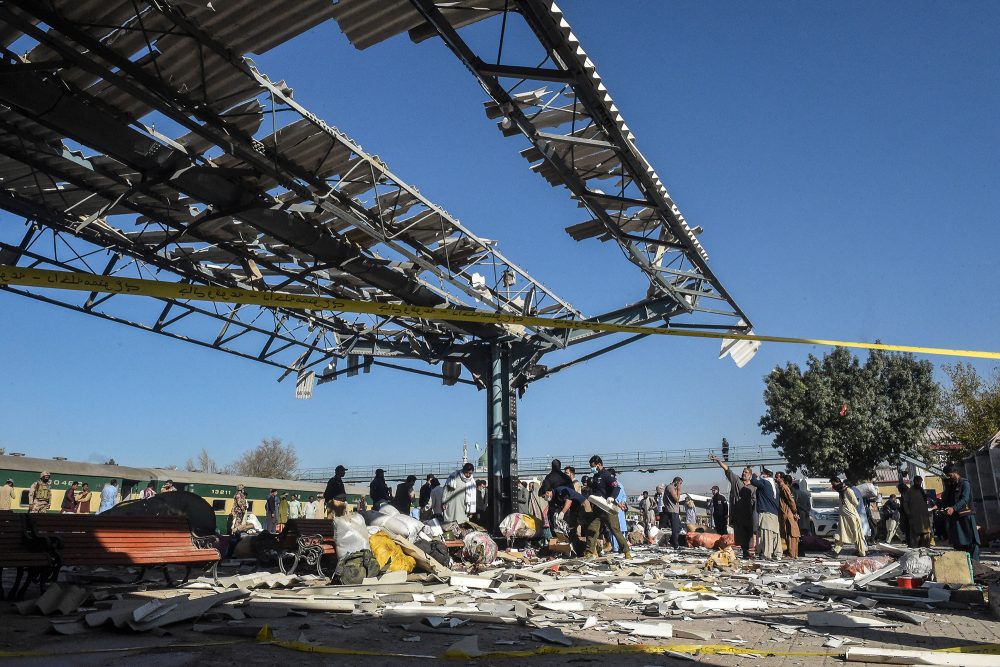 Zerstörungen am Bahnhof in Quetta in der pakistanischen Provinz Belutschistan