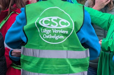 Grüne Sicherheitsweste mit CSC-Logo