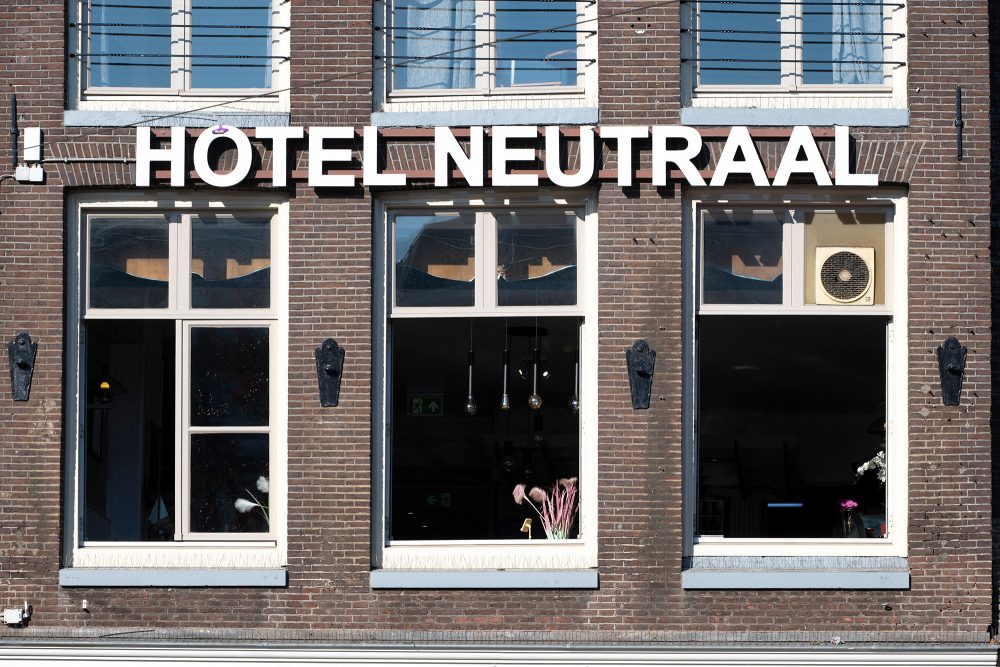 Die Außenfassade des Hotel Neutraal in Amsterdam, in dem das Baby Santiago gefunden worden ist