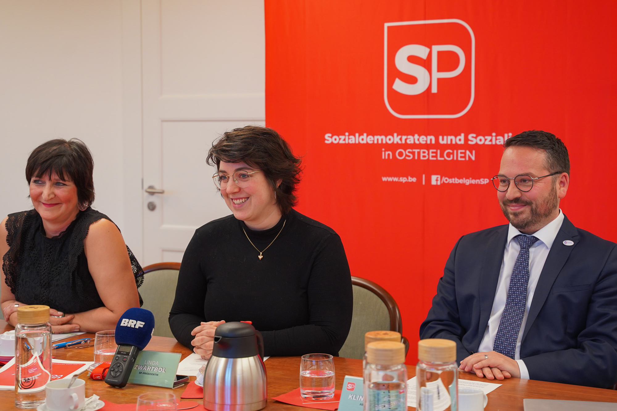 Kirsten Neycken-Bartholemy, Linda Zwartbol und Björn Klinkenberg bei der Pressekonferenz am Mittwoch