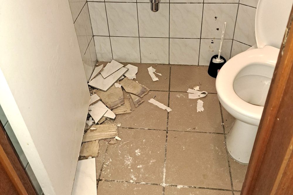 Schäden an der öffentlichen Toilette in Hergenrath