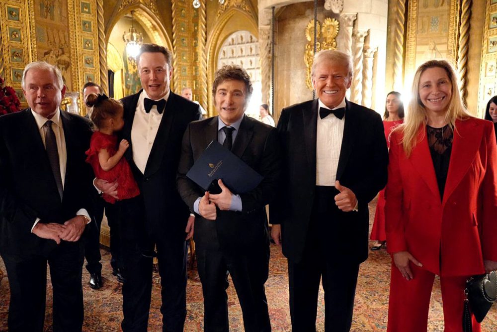 Donald Trump feiert Wahlsieg in Mar-a-Lago: der argentinische Außenminister Gerardo Werthein, Elon Musk, der argentinische Präsident Javier Milei, Trump und die argentinische Generalsekretärin Karina Milei