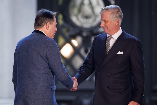 Regierungsbildner Bart De Wever erstattet dem König Bericht (Bild vom 25. November 2024)