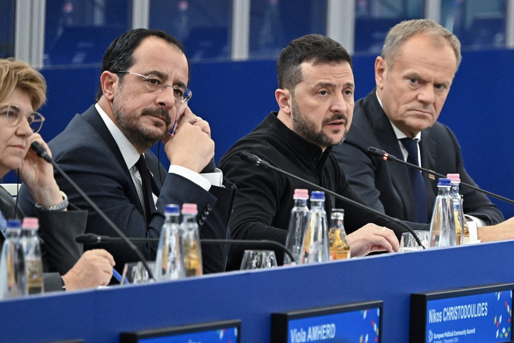 Viola Amherd (Schweiz), Nikos Christodoulides (Zypern), Wolodymyr Selenskyj (Ukraine) und Donald Tusk (Polen) bei dem Gipfel in Budapest