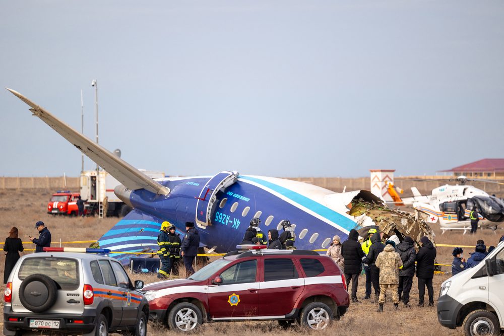 Absturzstelle des Passagierflugzeugs der Azerbaijan Airlines in der Nähe der westkasachischen Stadt Aktau