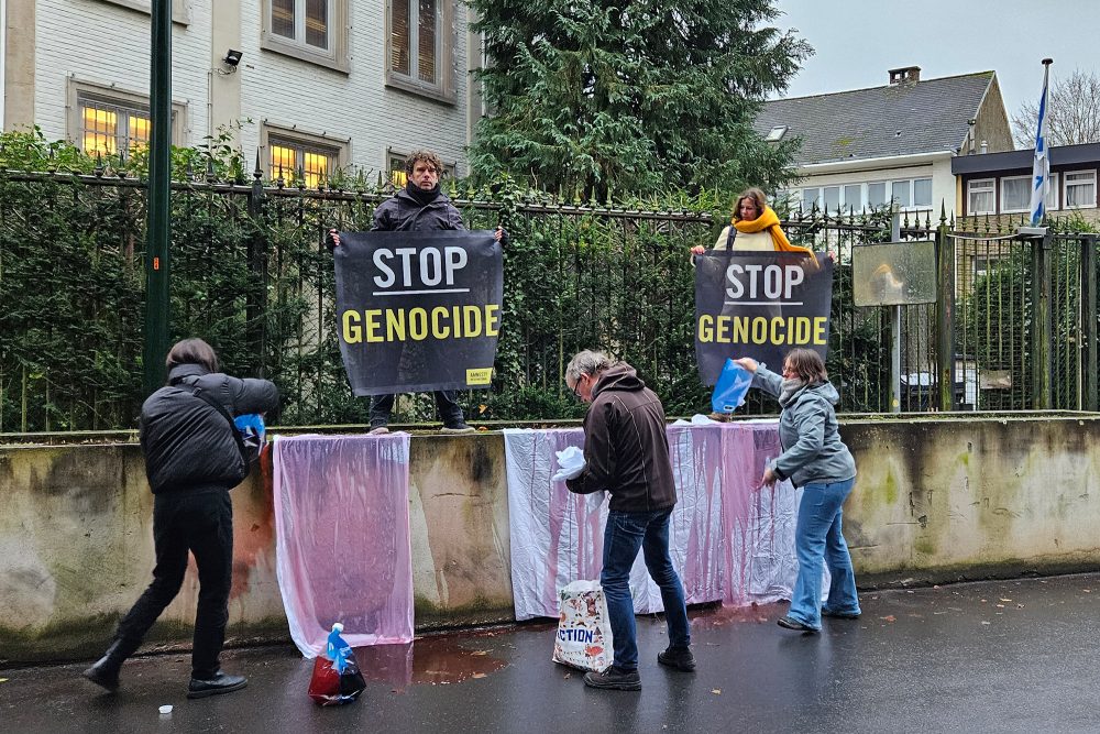 Amnesty-Mitglieder beschmieren israelische Botschaft in Uccle