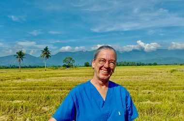 Angelika Matulla-Marcus bei ihrer Arbeit auf den Philippinen