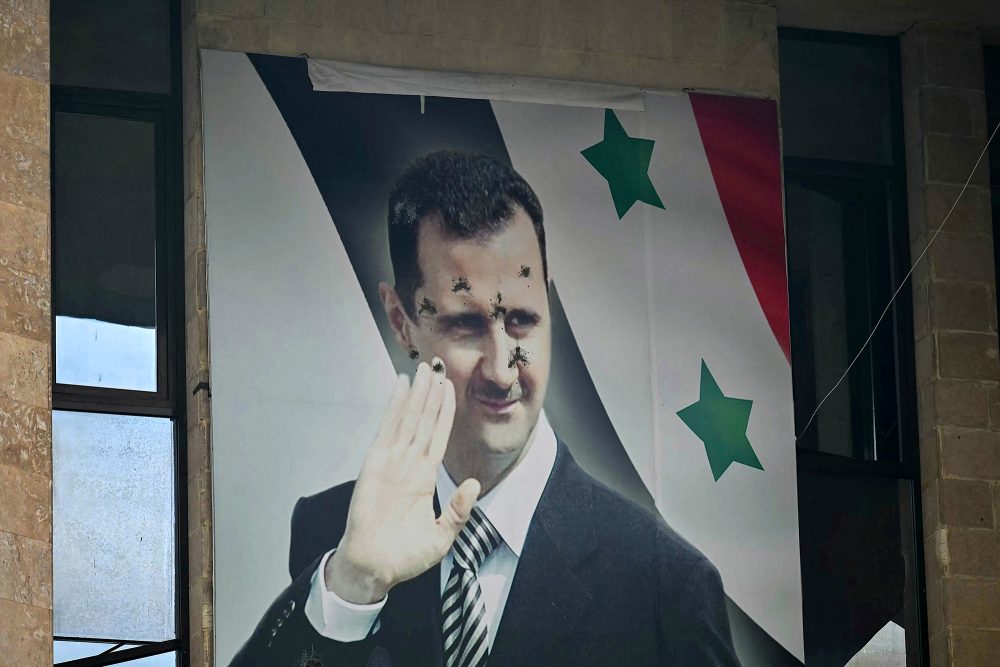 Poster vom gestürzten syrischen Machthaber Baschar al-Assad