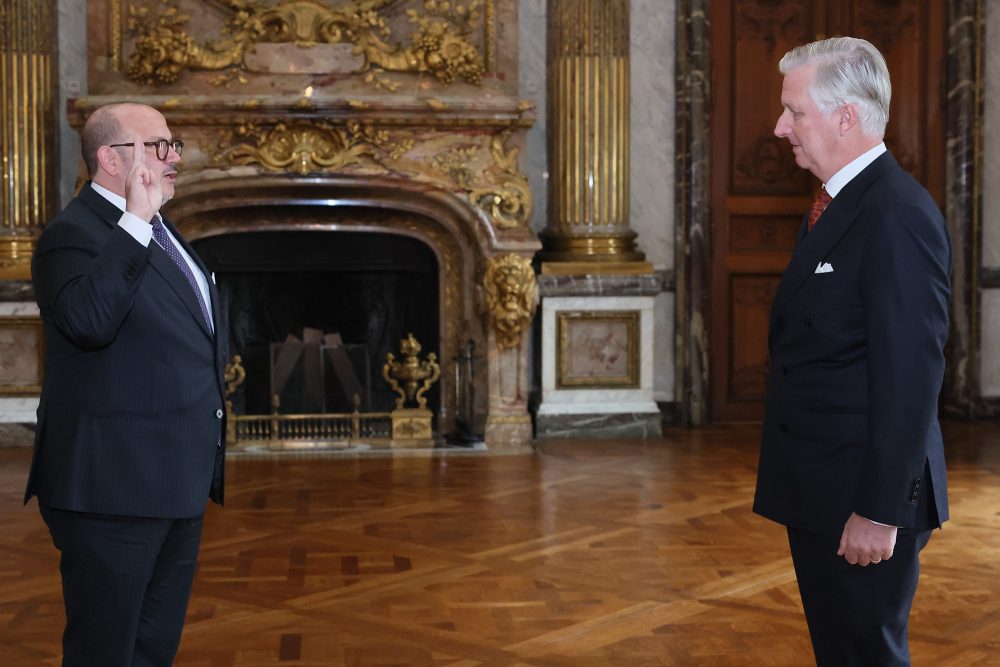 Bernard Quintin bei der Eidesleistung vor König Philippe