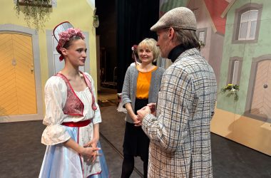 Eine der Tänzerinnen, Tanzzentrum-Leiterin Anna Edelhoff und Ballettmanager Manuel Groß vom Theater Krefeld-Mönchengladbach